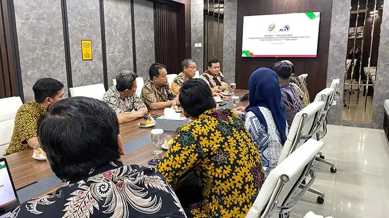 Direktur PT IUB dan PT JST menandatangani MoUvuntuk meningkatkan kapasitas pengadaan layanan EDC