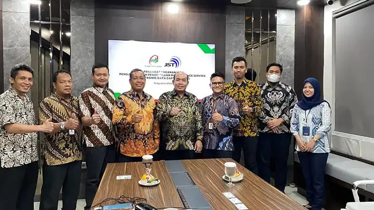 PT IUB dan PT JST menandatangani MoU Direktur PT IUB dan PT JST menandatangani MoUvuntuk meningkatkan kapasitas pengadaan layanan EDC